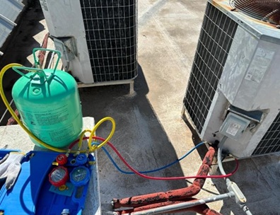 Servicio con refrigerante y manómetros