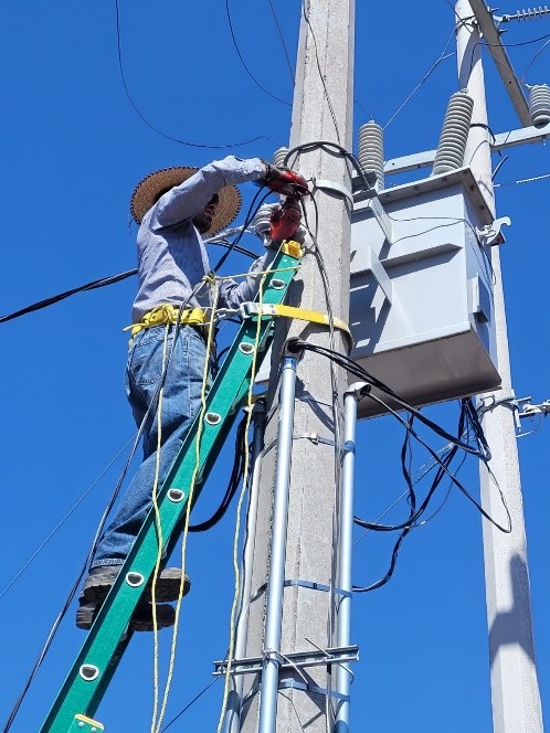 Trabajo industrial en poste